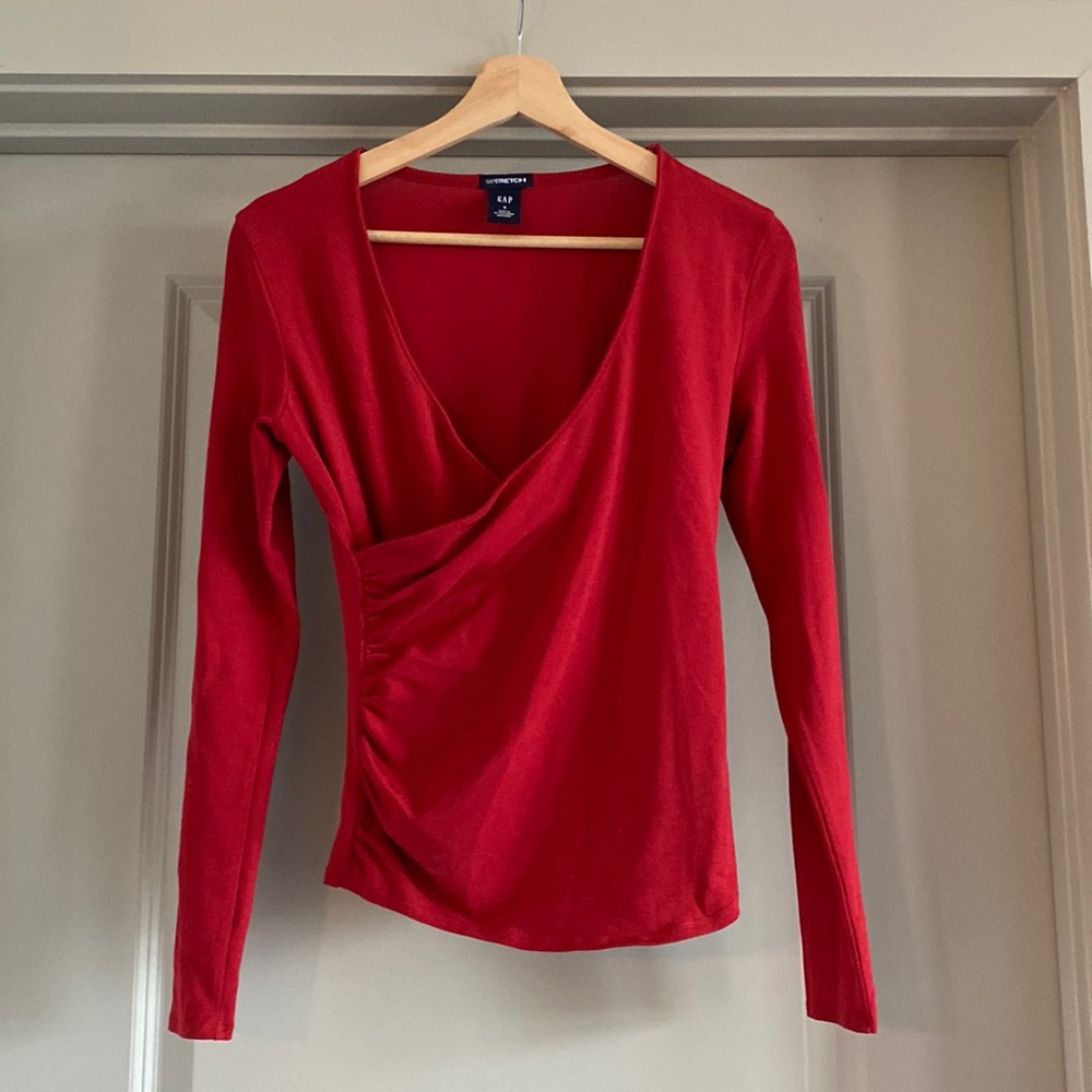 Womenswear LongSleeve Color Red Gap Size Small